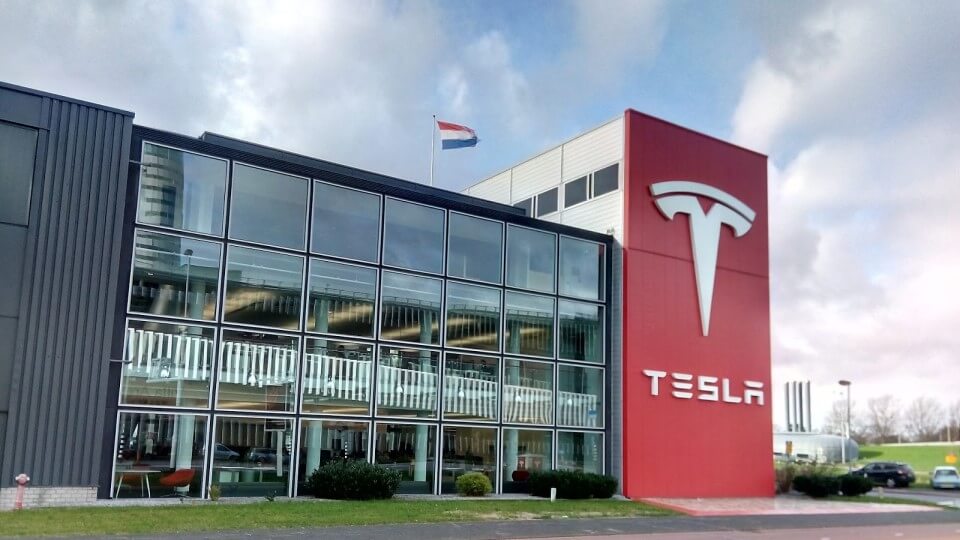 Dünyada Devrim Niteliği Yaratan Tesla Arabaları